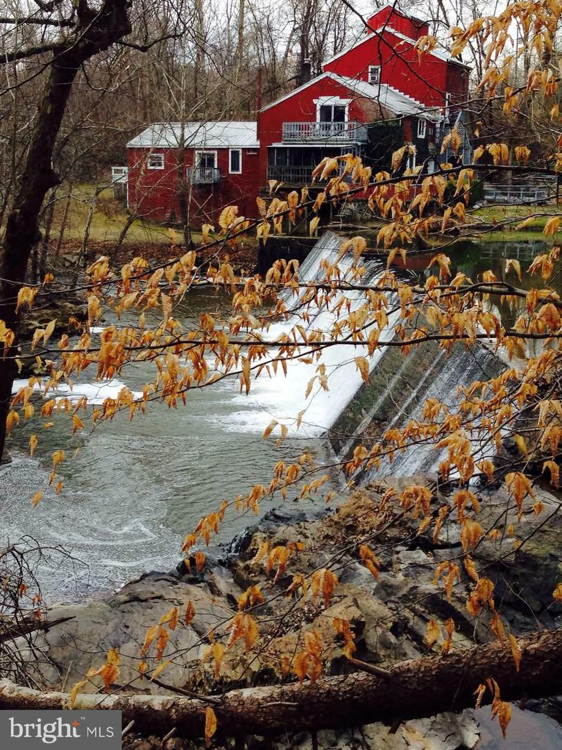 Property Photo: 6908 S Roxbury Mill Road VA 22551