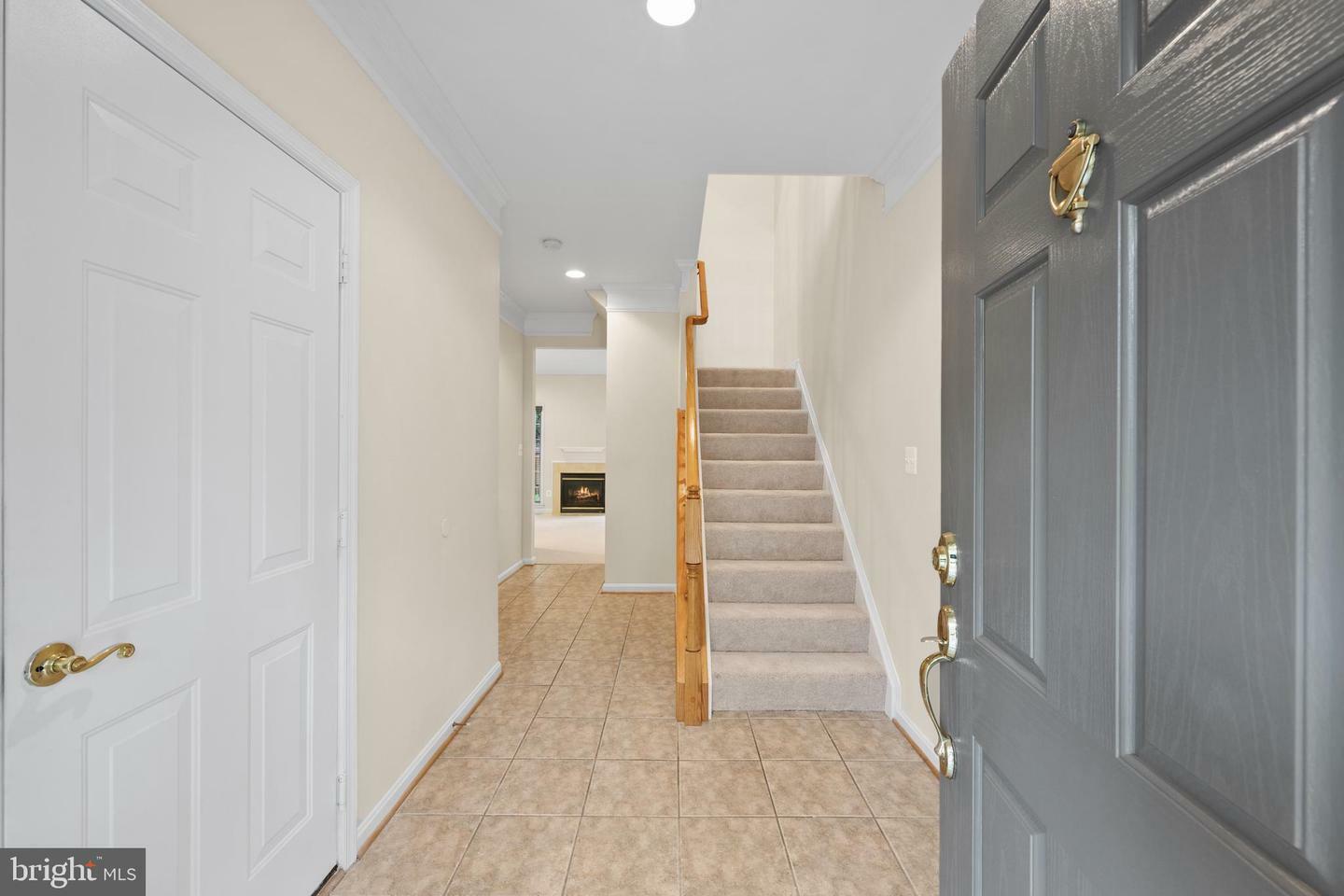 Property Photo: 43147 Crosswind Terrace VA 20148