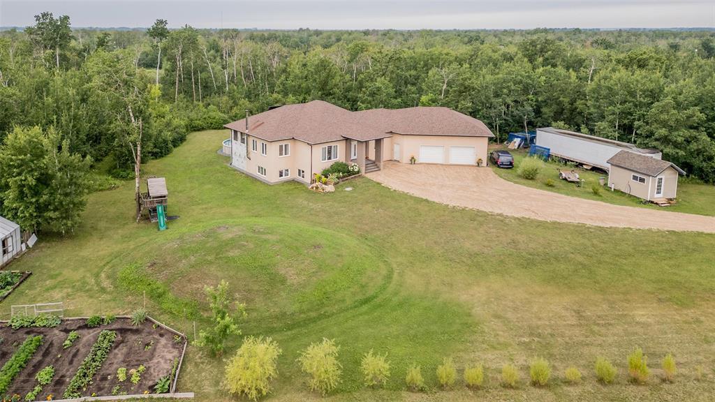 Property Photo: 40 Quarry Ridge MB R0A 0W1