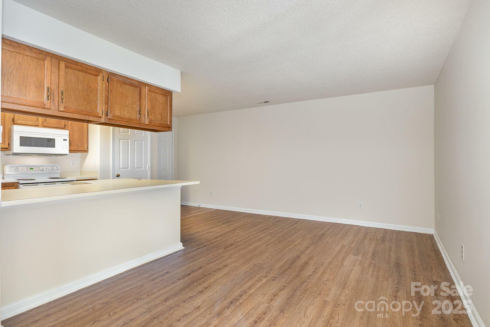 Property Photo: 6203 Rosecroft Drive NC 28215