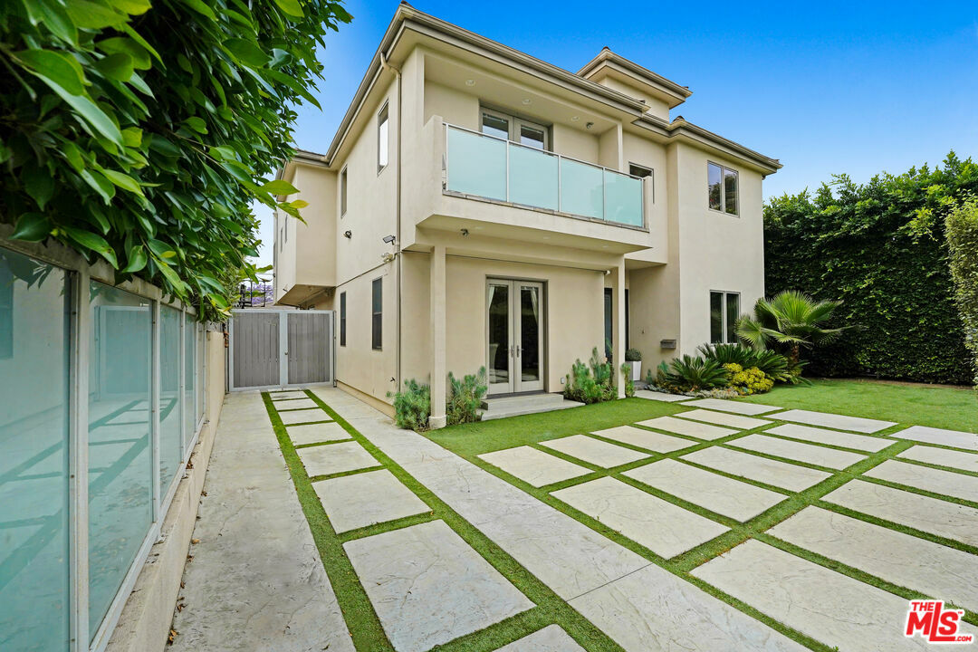Property Photo: 841 N Crescent Heights Blvd CA 90046