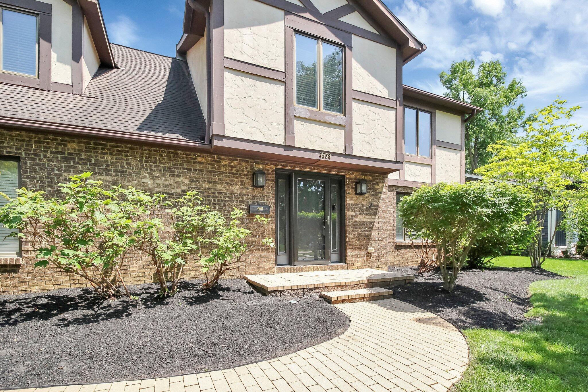 Property Photo: 4558 Crompton Drive OH 43220