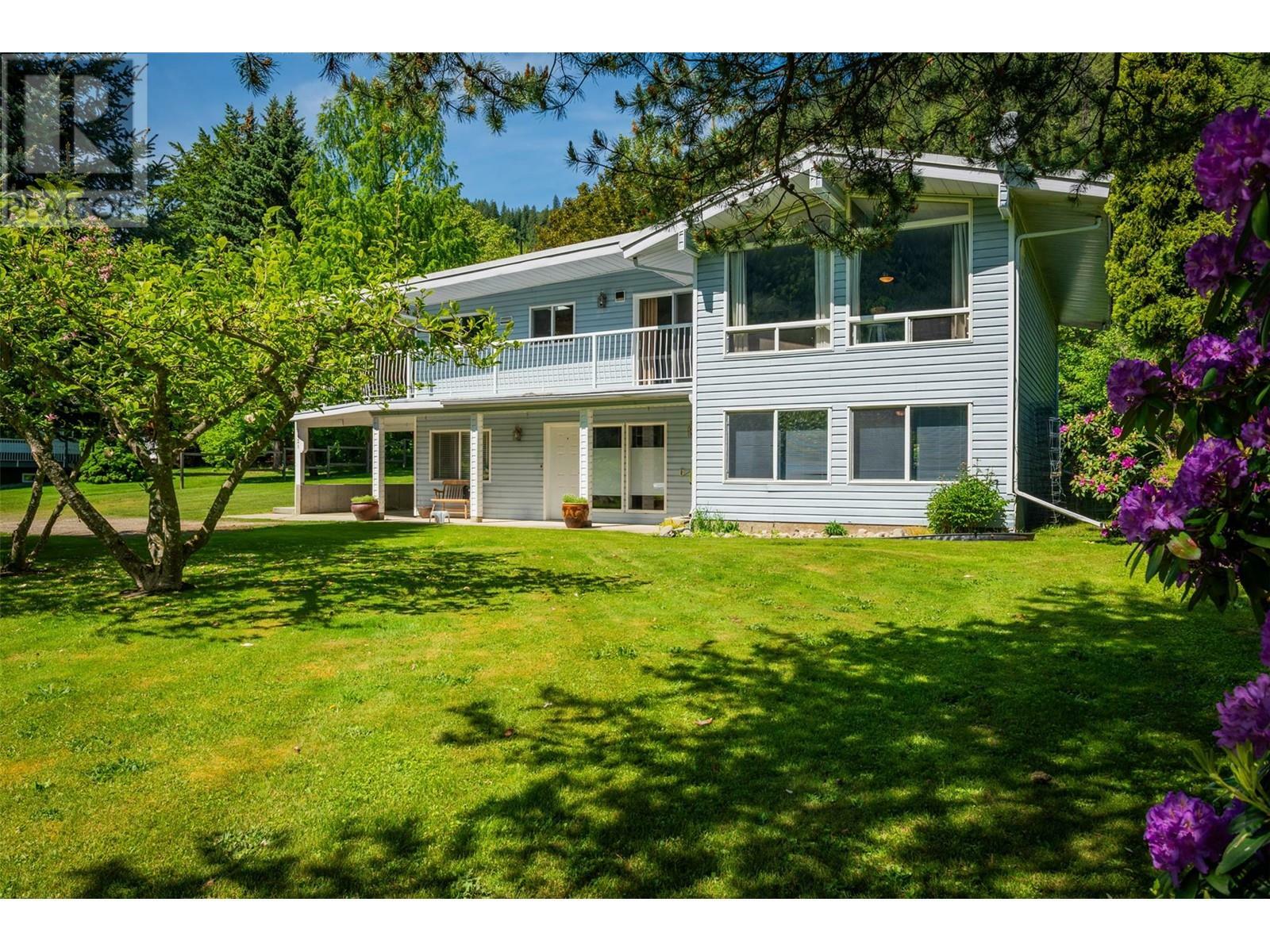 Property Photo: 1621 Highway 3A Highway BC V1N 4N3