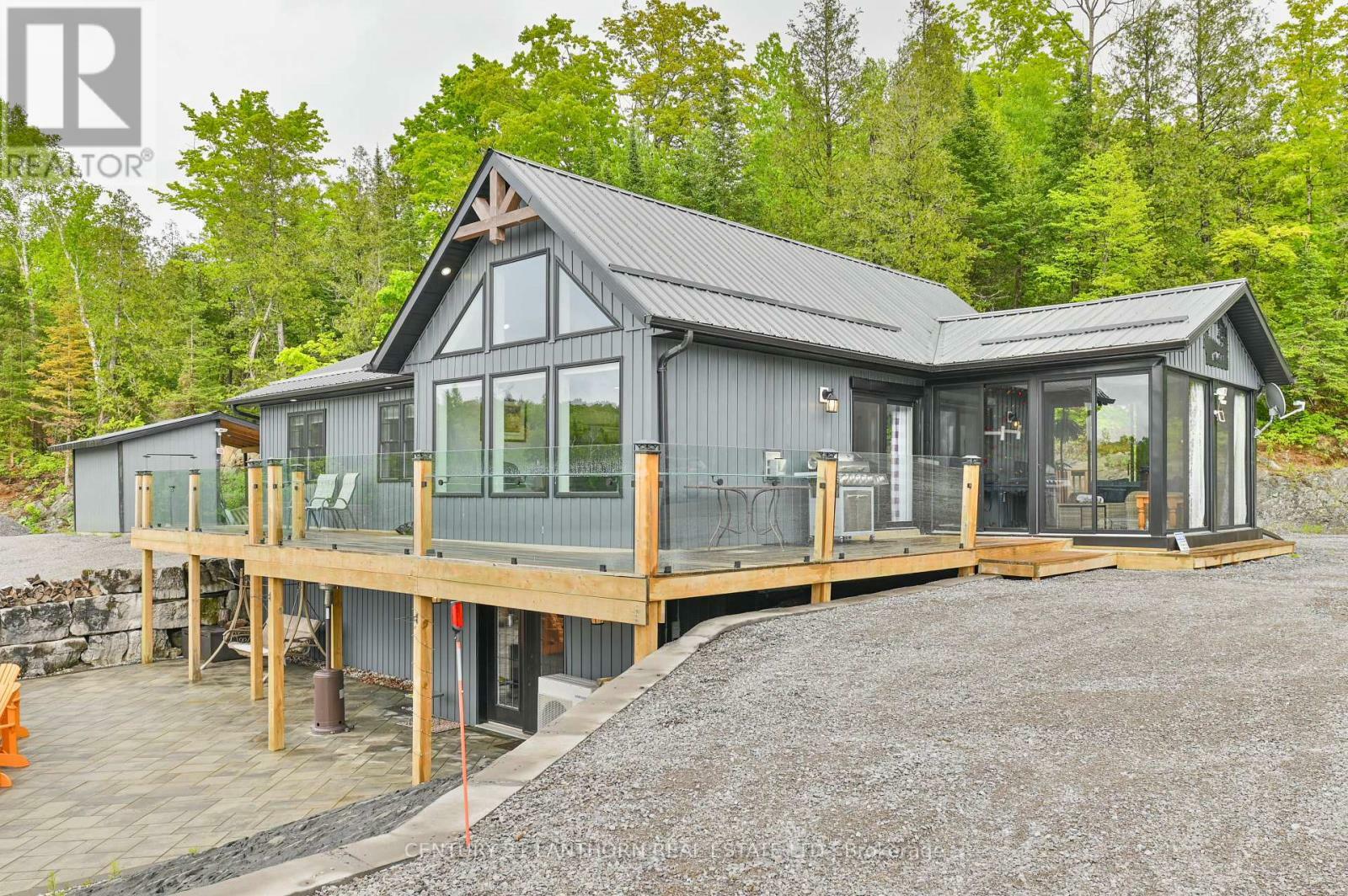 Property Photo: 475 South Pine View Ridge Lane ON K0L 1W0
