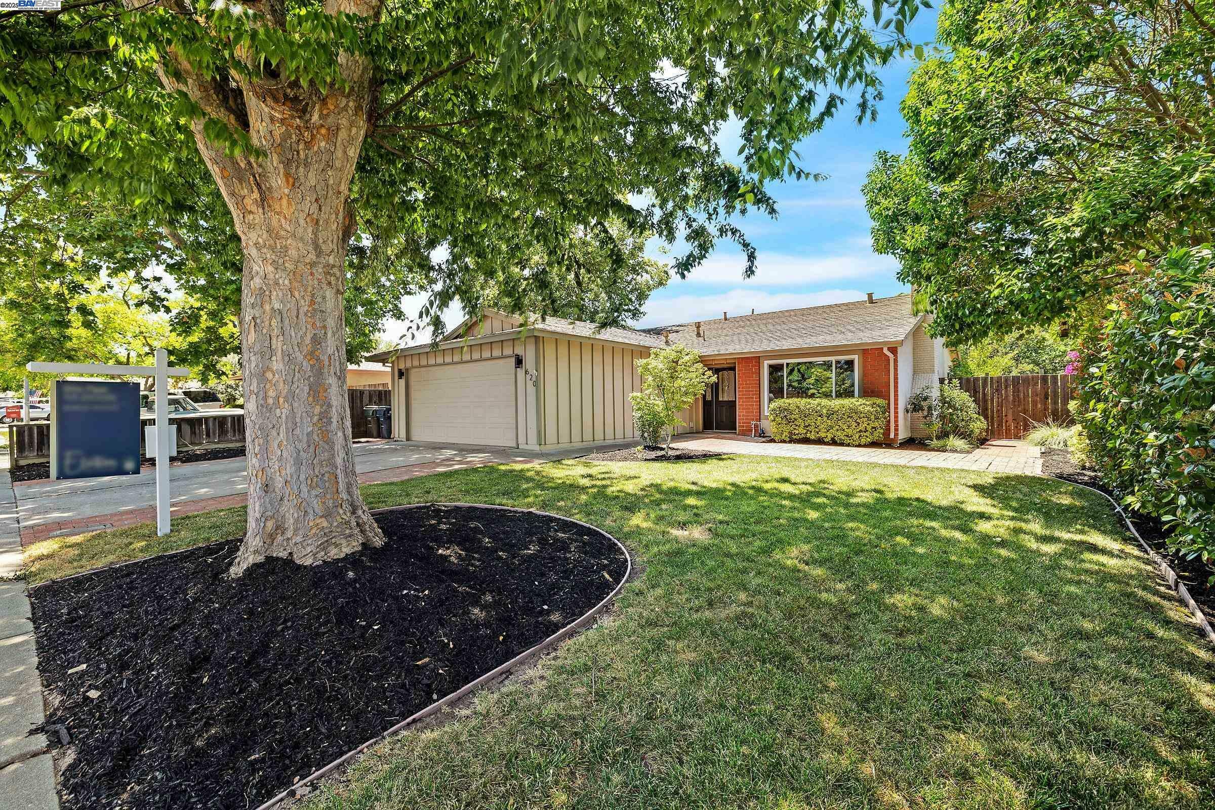 Property Photo: 620 Swallow Dr CA 94551