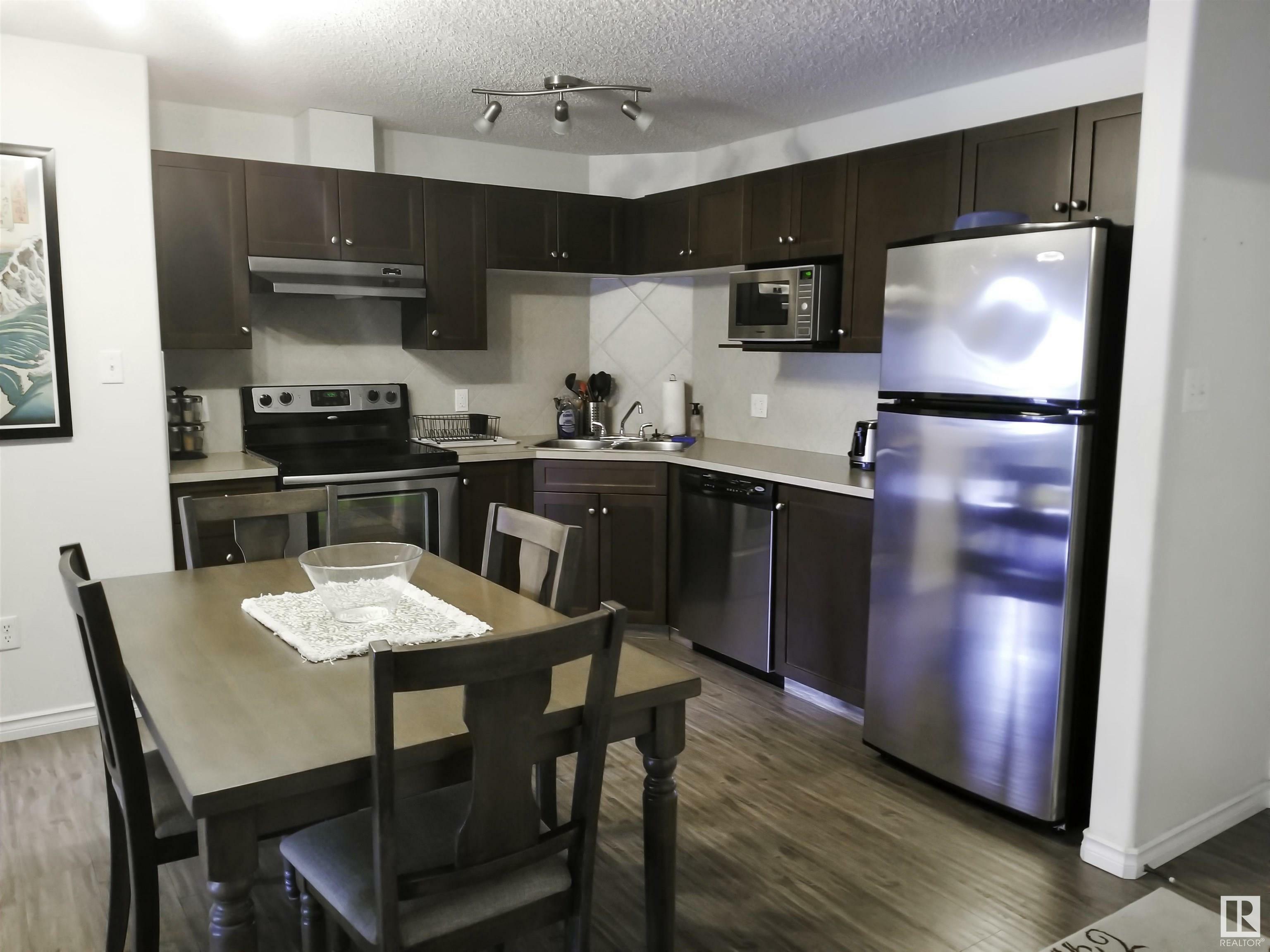 Photo de la propriété: 9363 Simpson Drive NW 1332 AB T6R 0N2