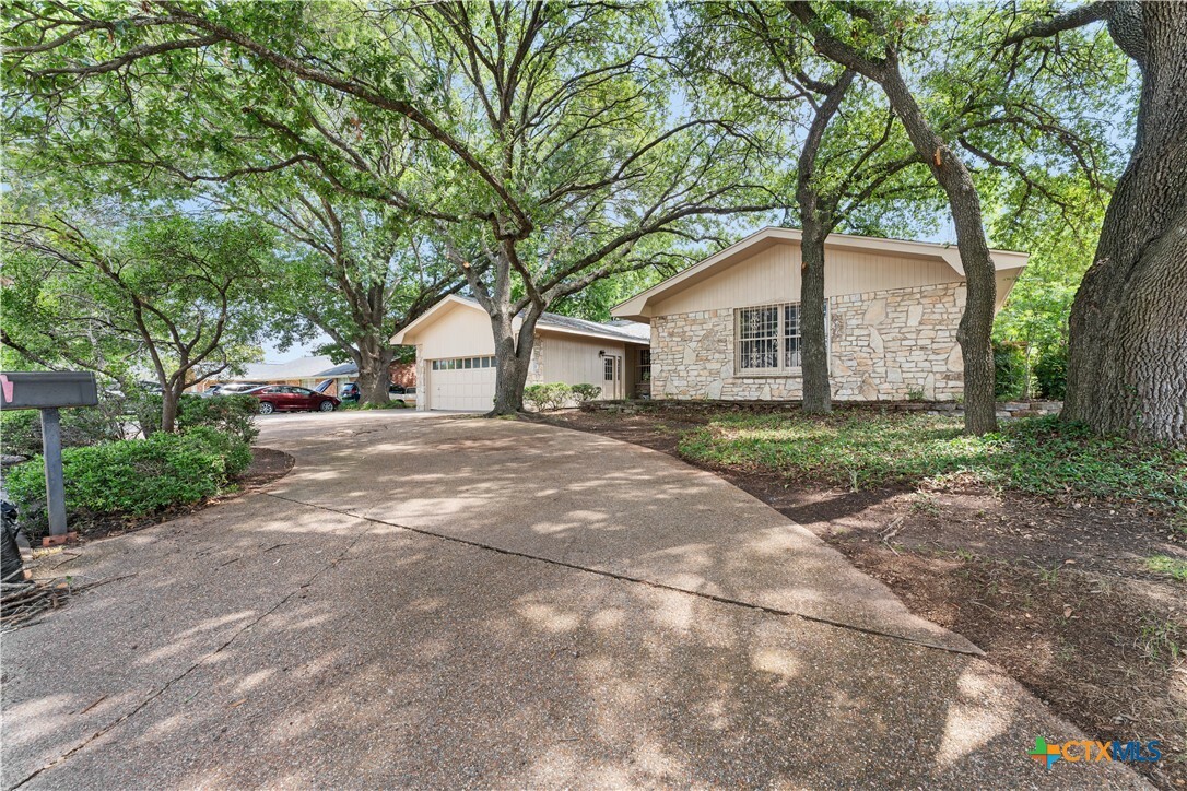 Property Photo: 906 Illinois Avenue TX 76541