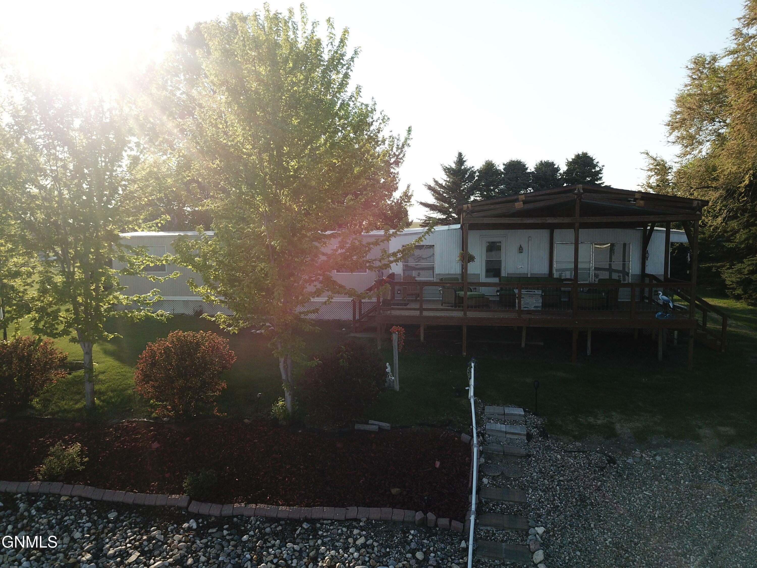 Property Photo: 8510 N Shore Road ND 58445