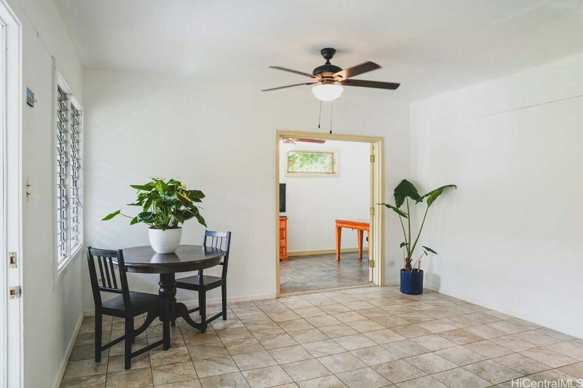 Property Photo: 933 Ailuna Street HI 96821