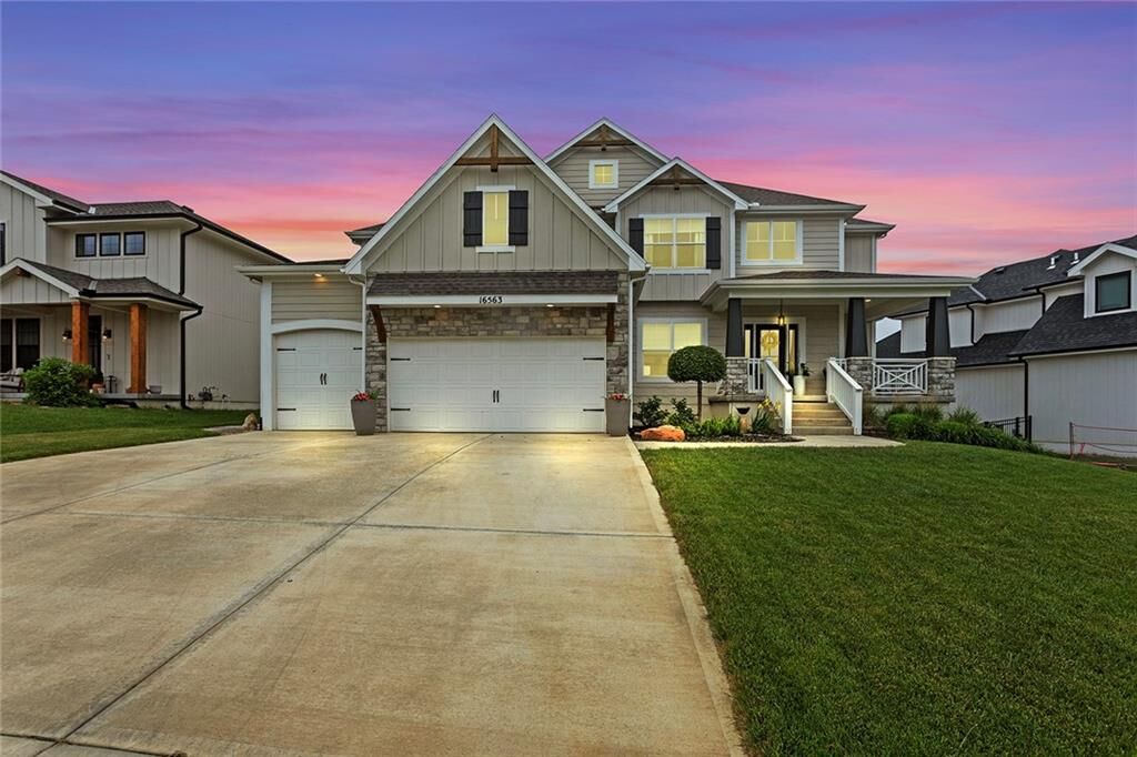 Property Photo: 16563 S Lichtenauer Drive KS 66062