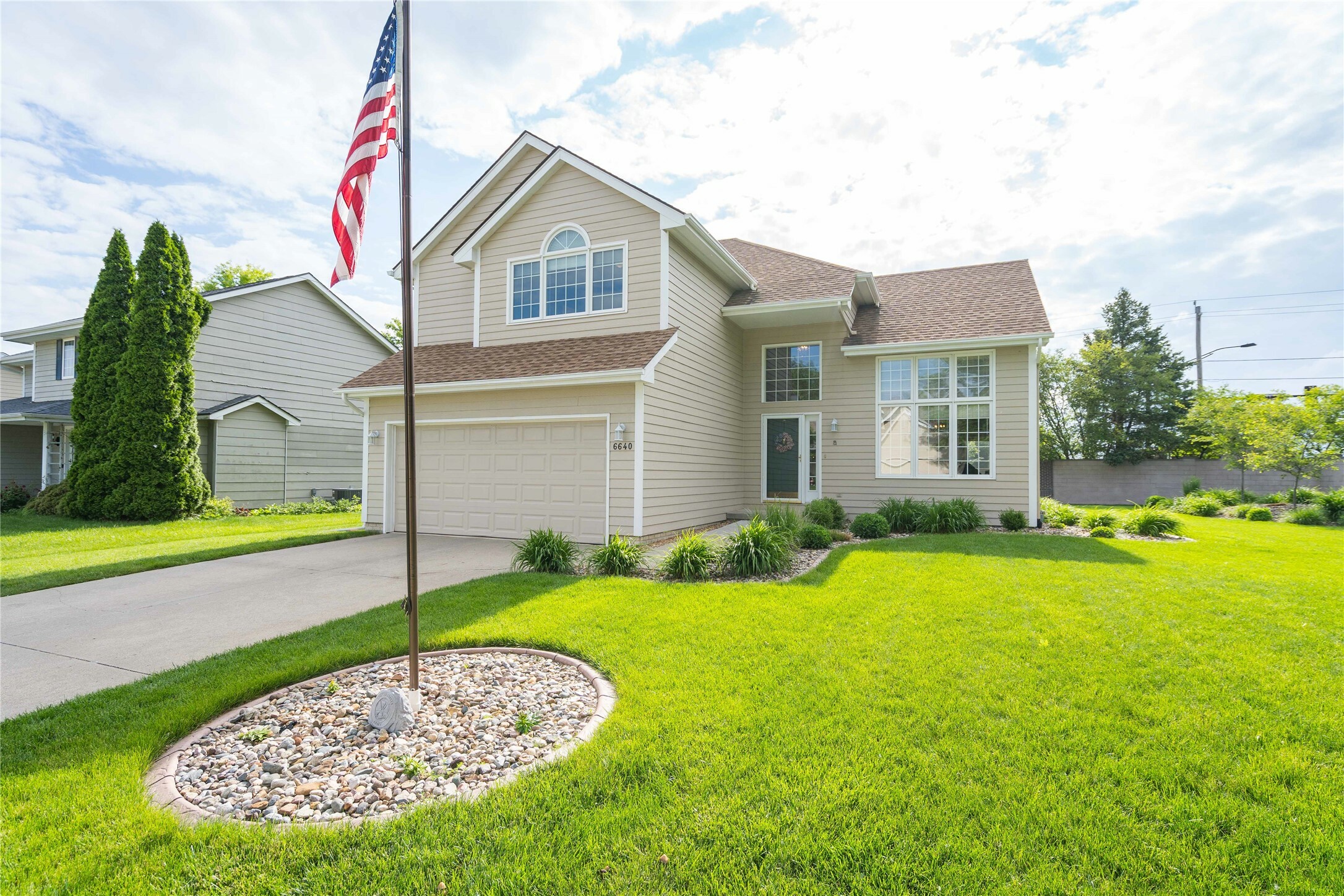 Property Photo: 6640 Monticello Court IA 50131