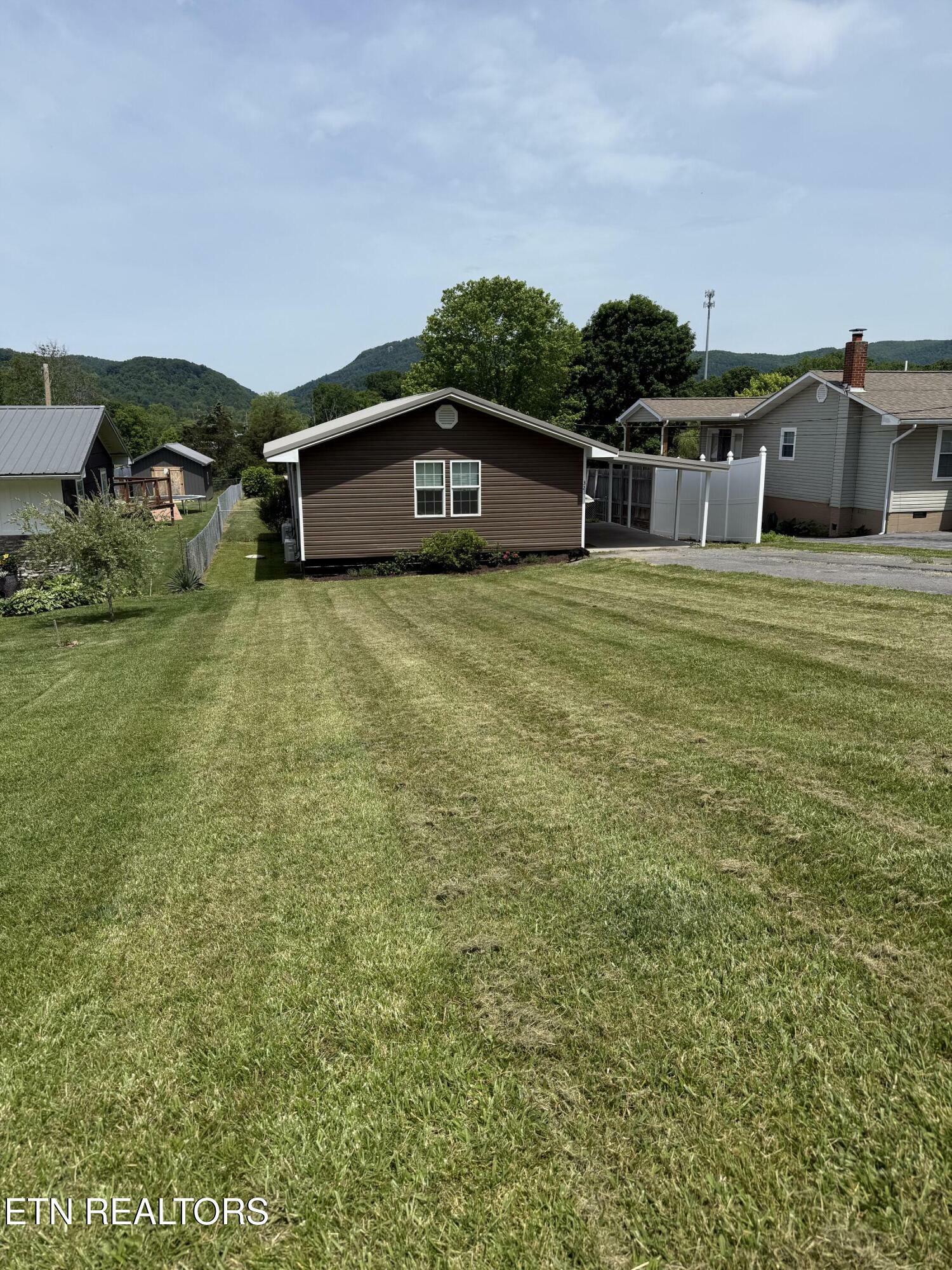 Property Photo: 321 Coleman St TN 37752