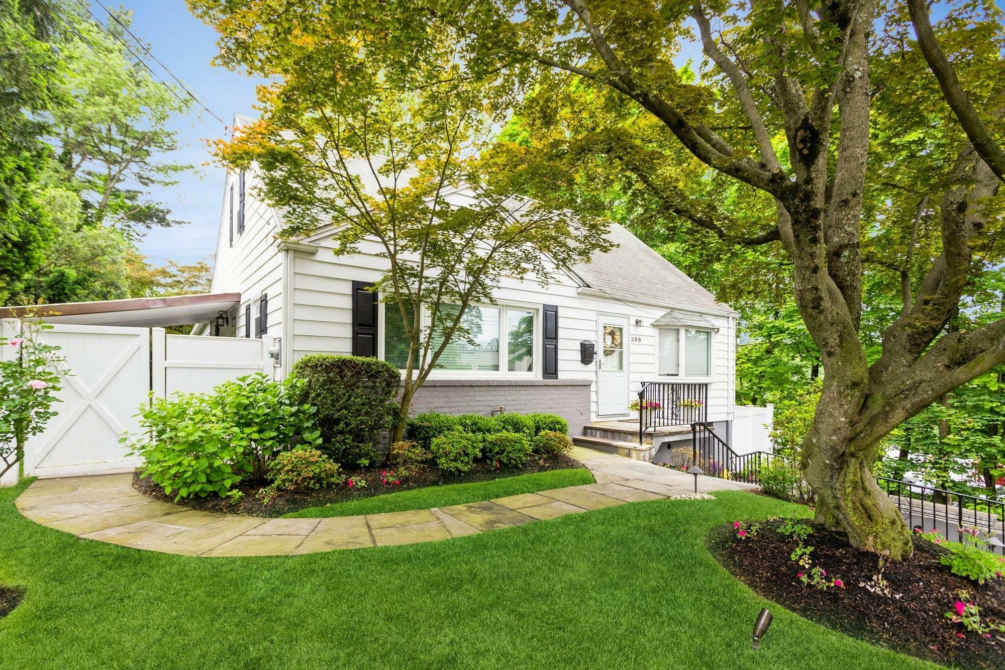 Property Photo: 309 Chatterton Parkway NY 10530