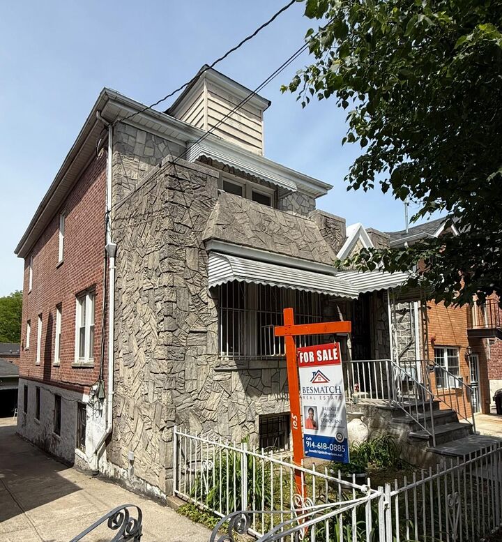 3943 Hill Avenue  Bronx NY 10466 photo