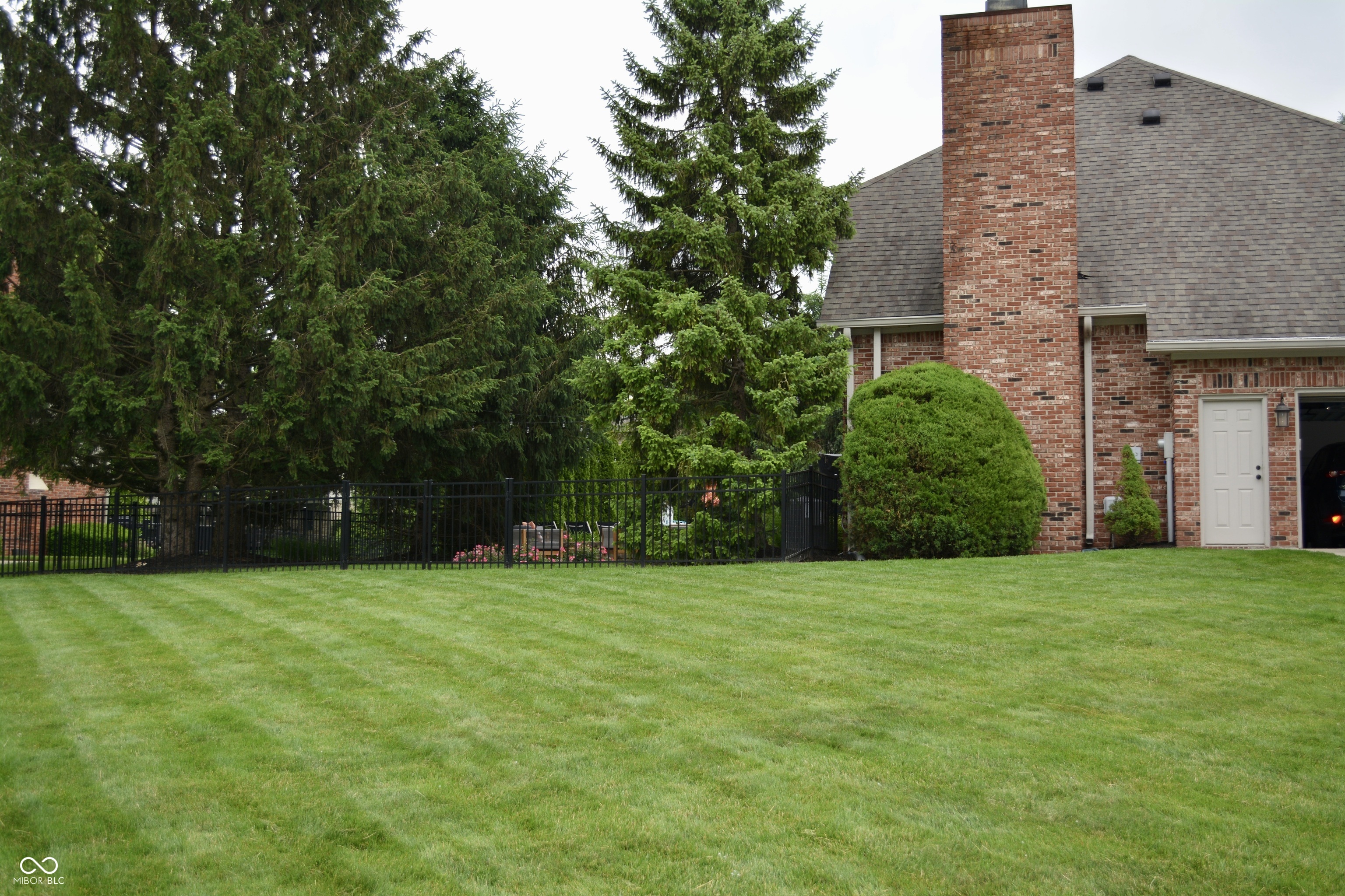 Property Photo: 6862 Riverside Way IN 46038