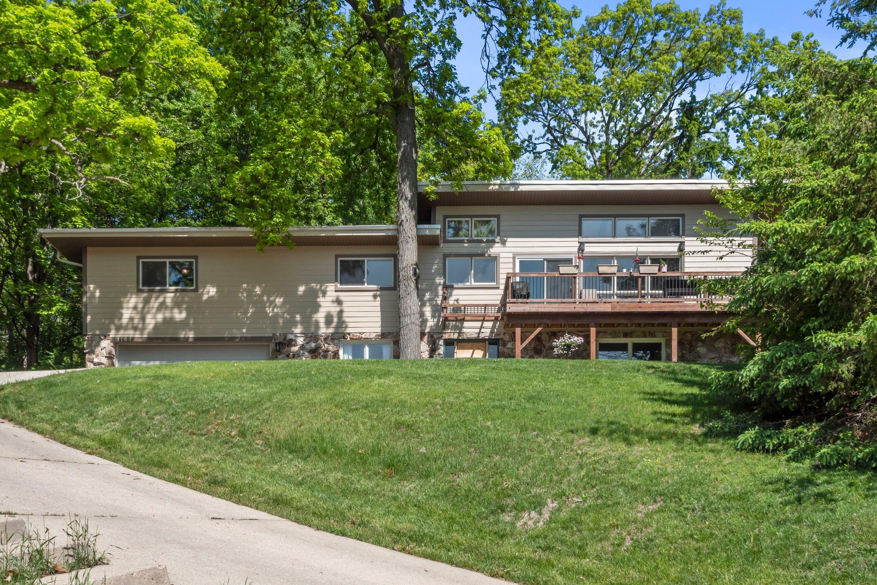 1104 Cavalier Dr  Waukesha WI 53186 photo