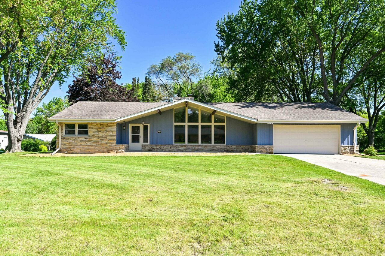 Property Photo: 17620 Continental Dr WI 53045