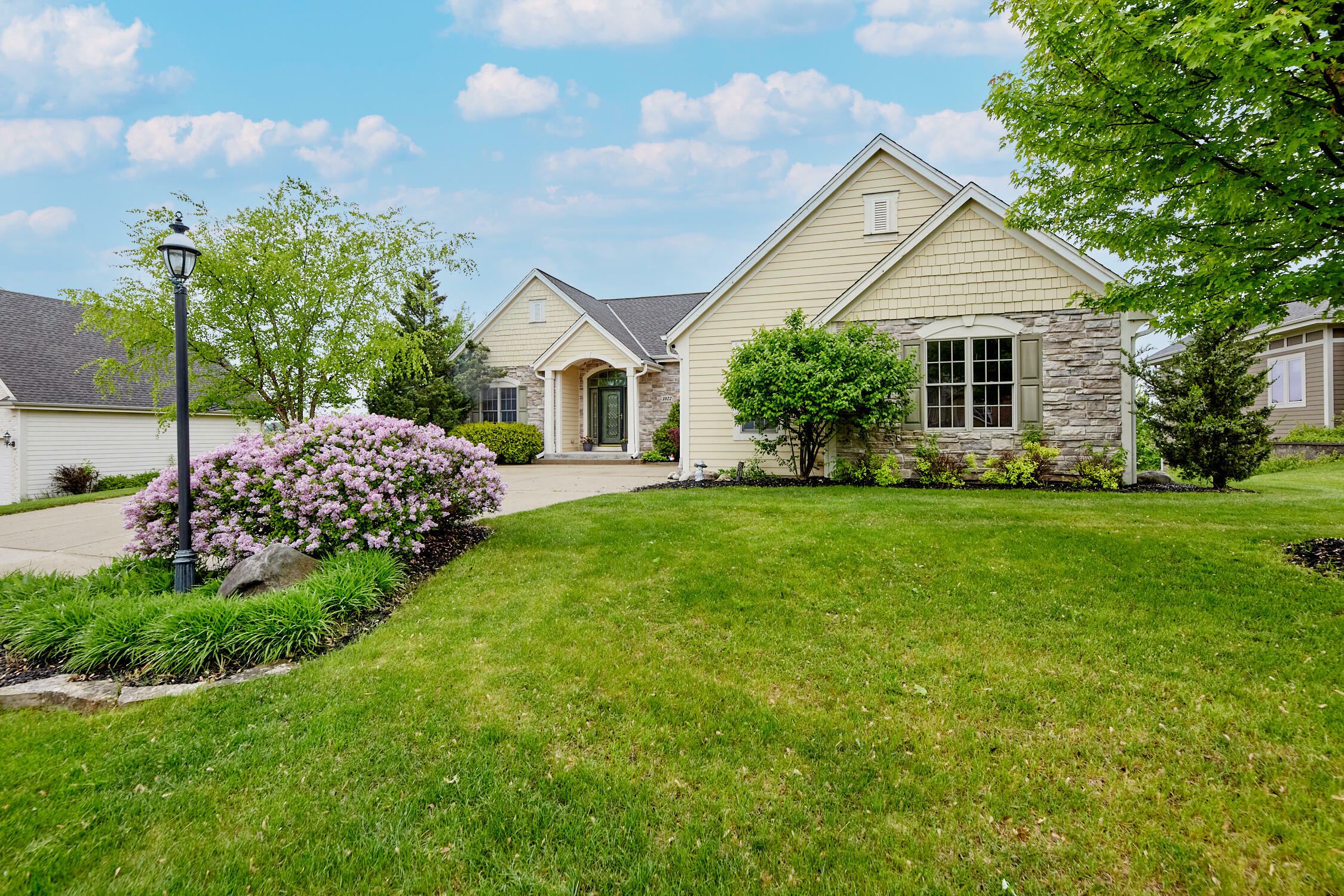 3922 Oakmont Trl  Waukesha WI 53188 photo