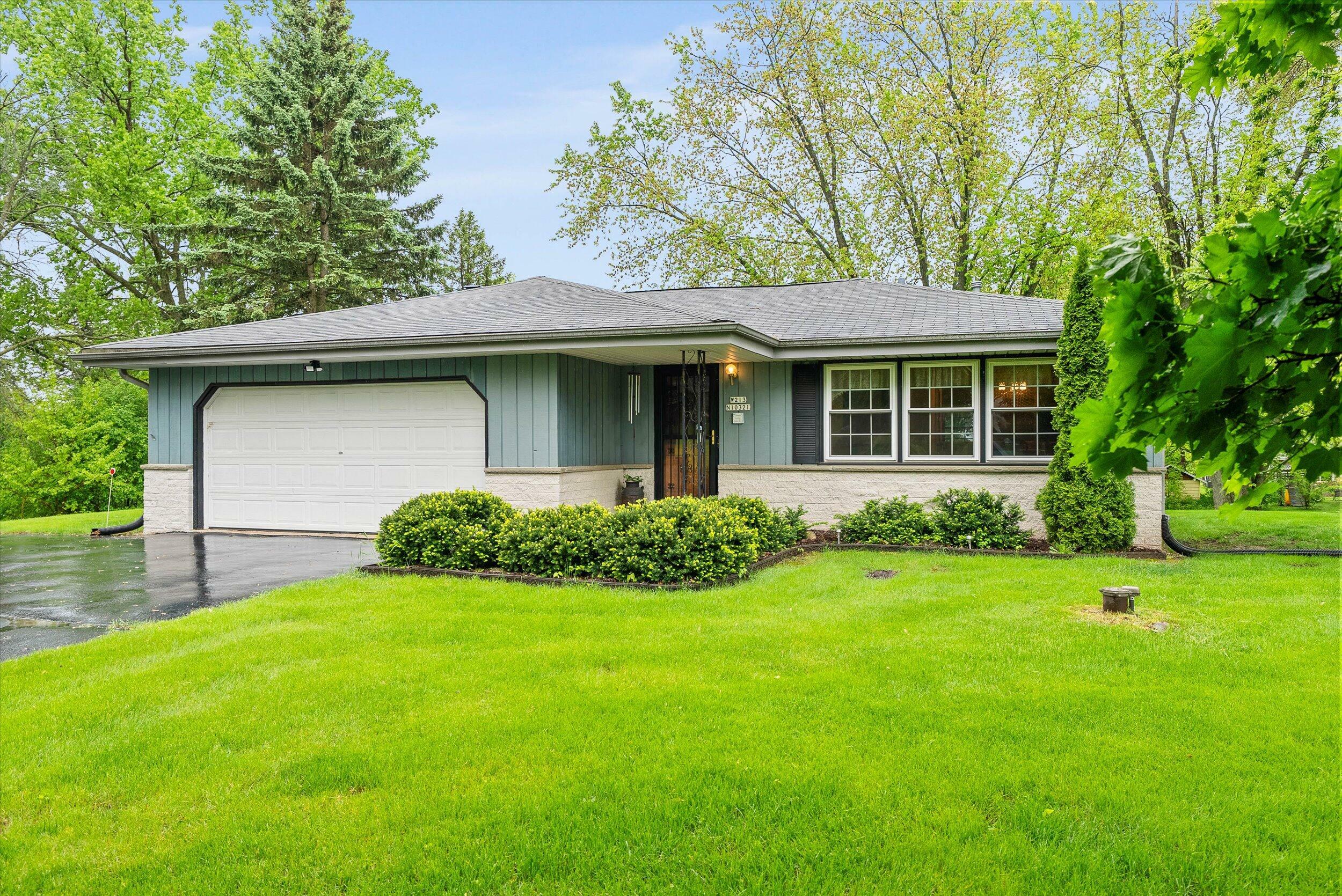 W213n10321 Oak Ln  Germantown WI 53017 photo