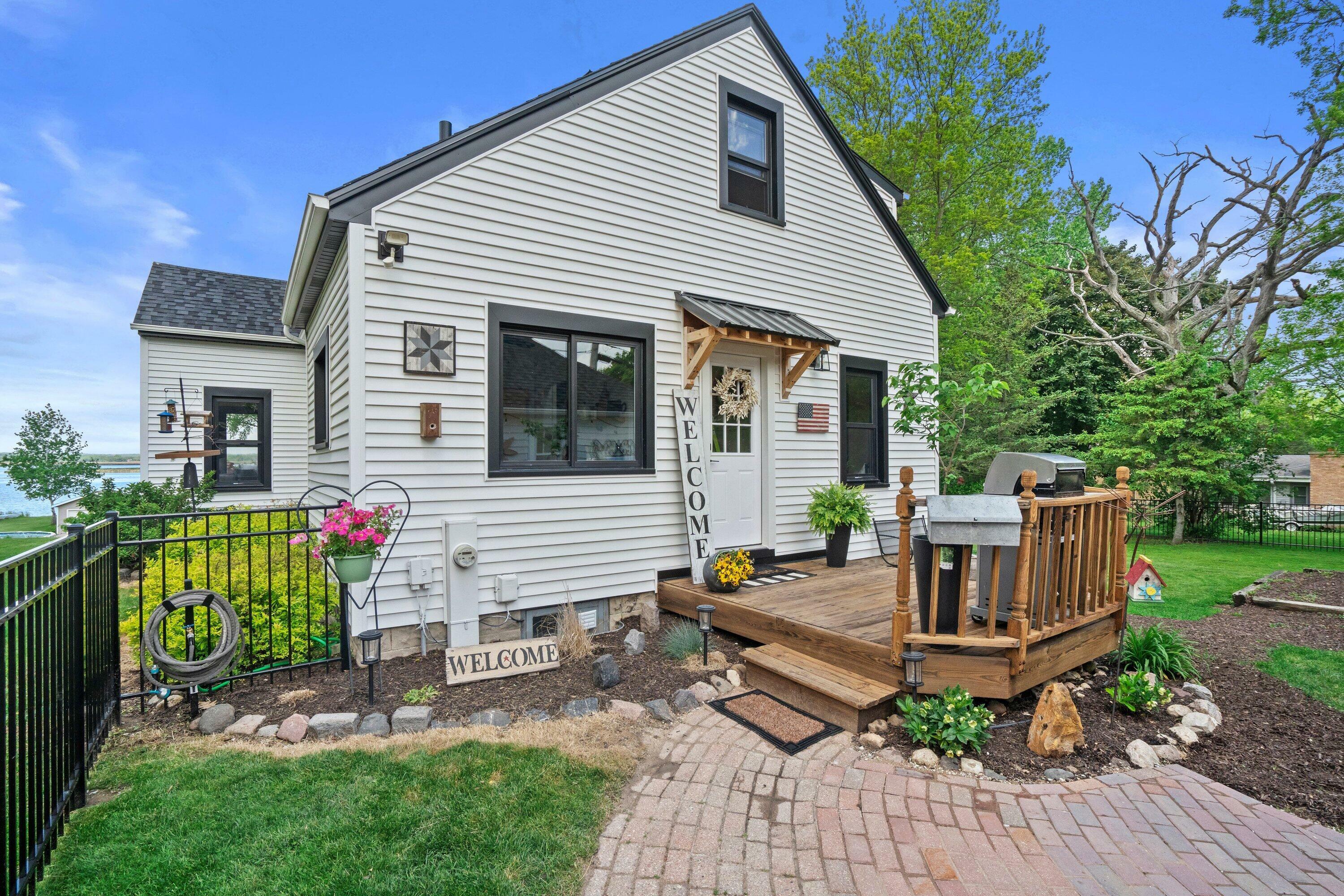 Property Photo:  S94w14508 Groveway Ln  WI 53150 