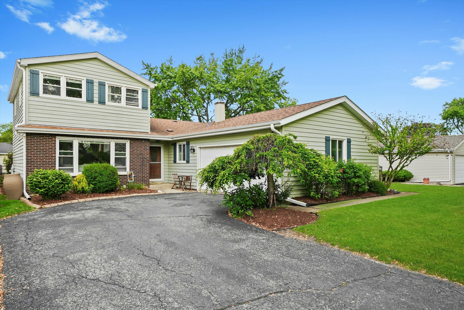 Property Photo: 530 N Fairfield Avenue IL 60148