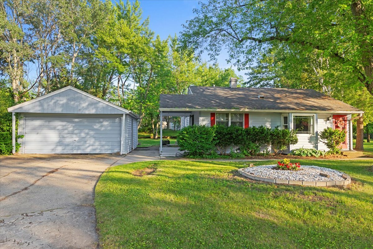 Property Photo: 9 Craig Terrace IL 60047
