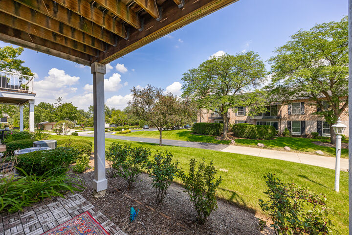 Property Photo: 128 Carriage Way Drive 116B IL 60527