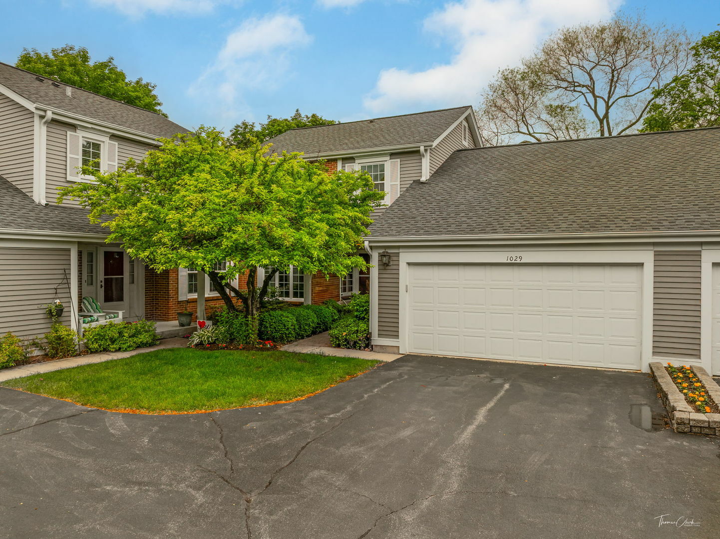 Property Photo: 1029 Kilkenny Drive IL 60189