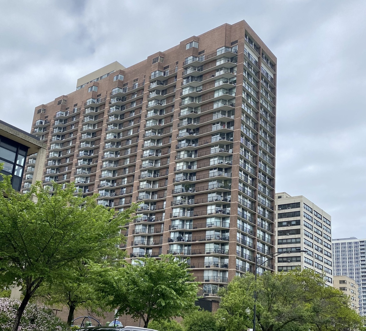 Property Photo: 4170 N Marine Drive 18M IL 60613