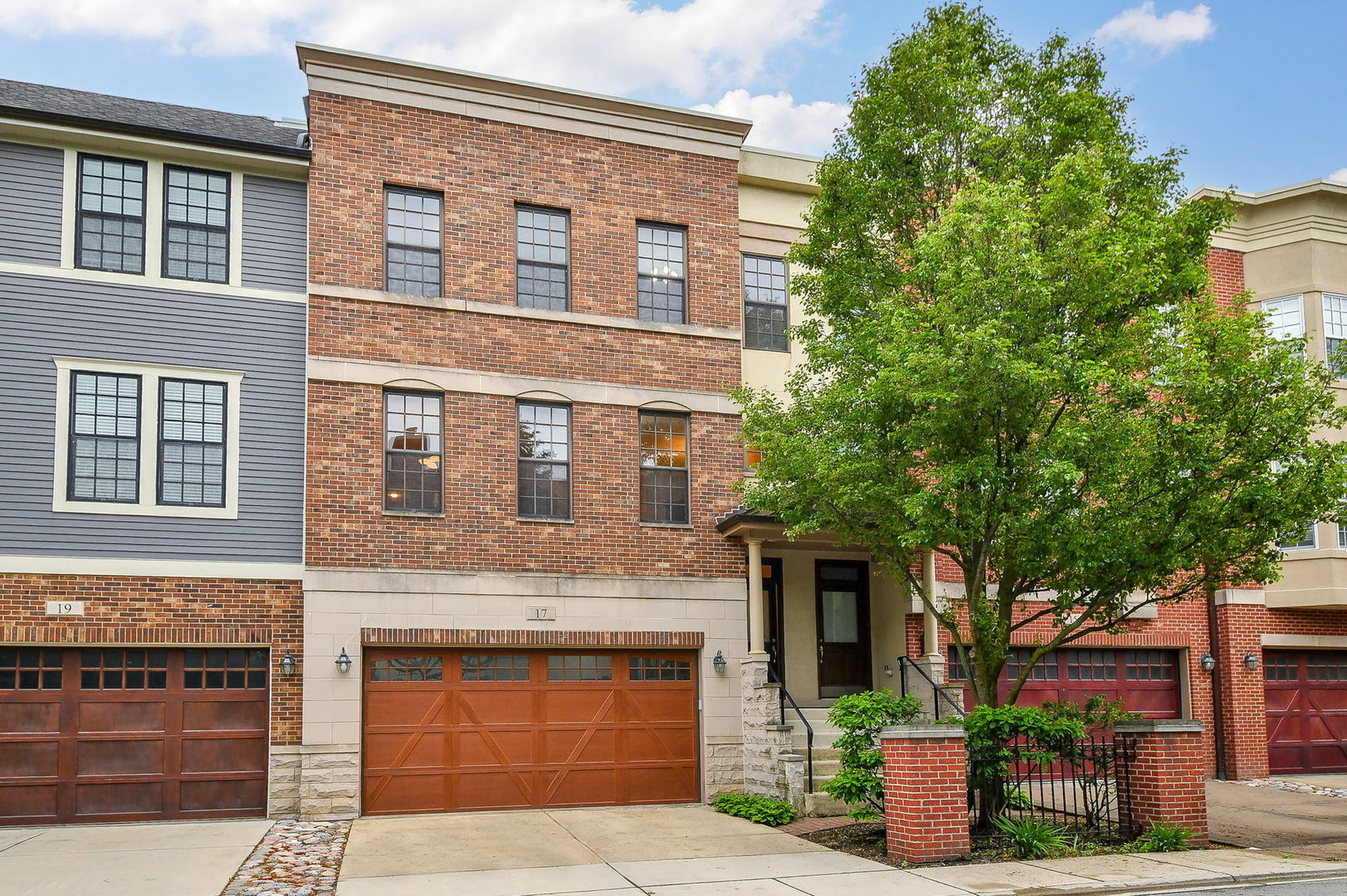 Property Photo: 17 Virginia Parkway IL 60193