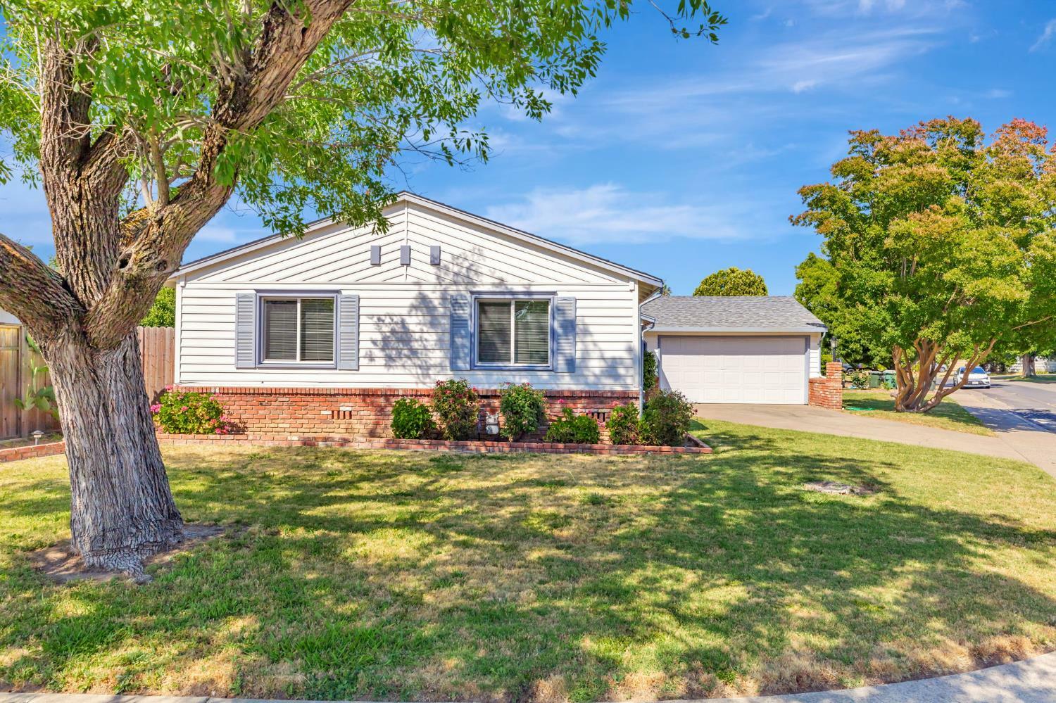 Property Photo:  4815 L Parkway  CA 95823 