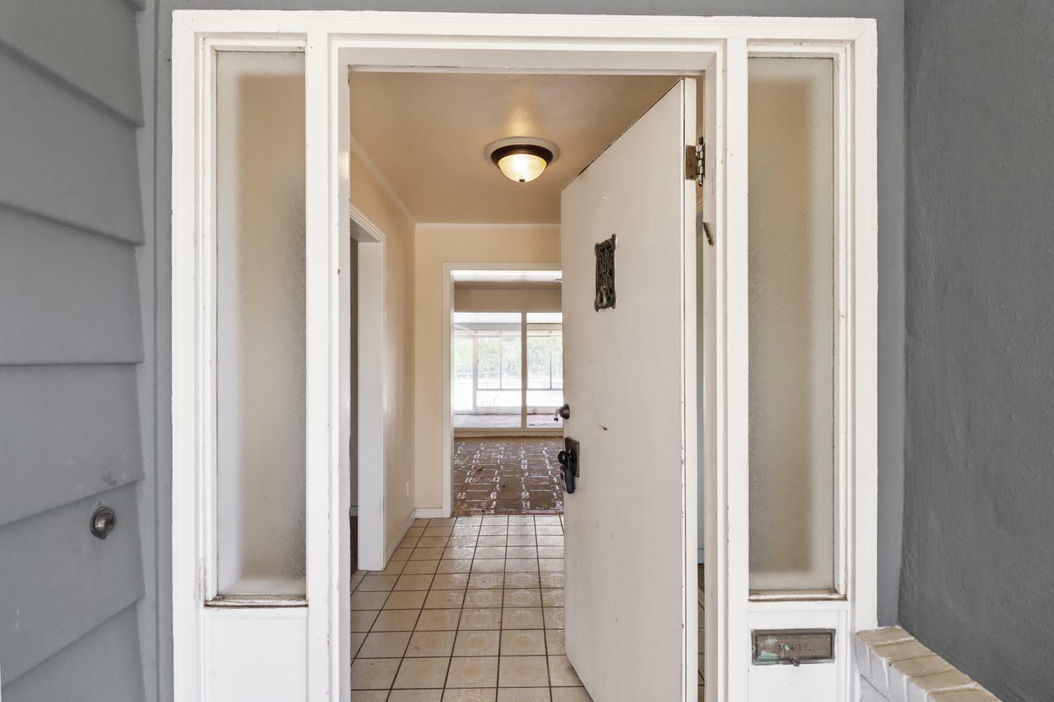 Property Photo: 4824 Crestwood Way CA 95822