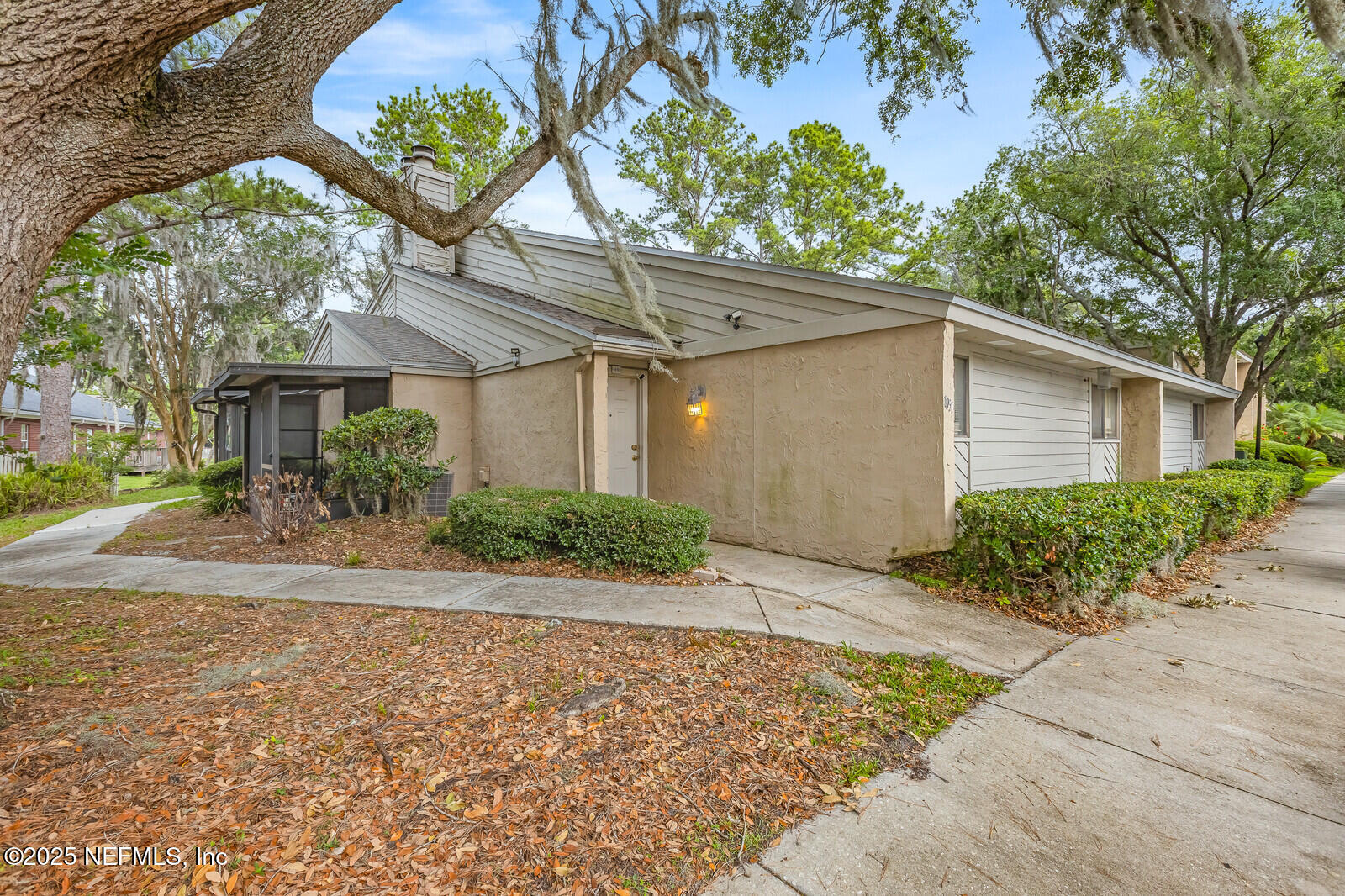 Property Photo:  3801 Crown Point Road 1052  FL 32257 