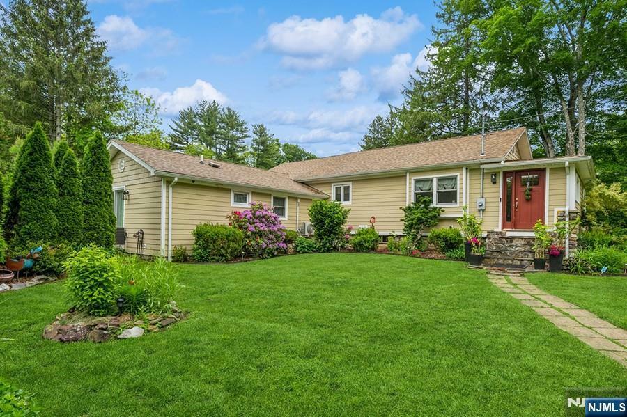 Property Photo:  203 La Rue Road  NJ 07435 
