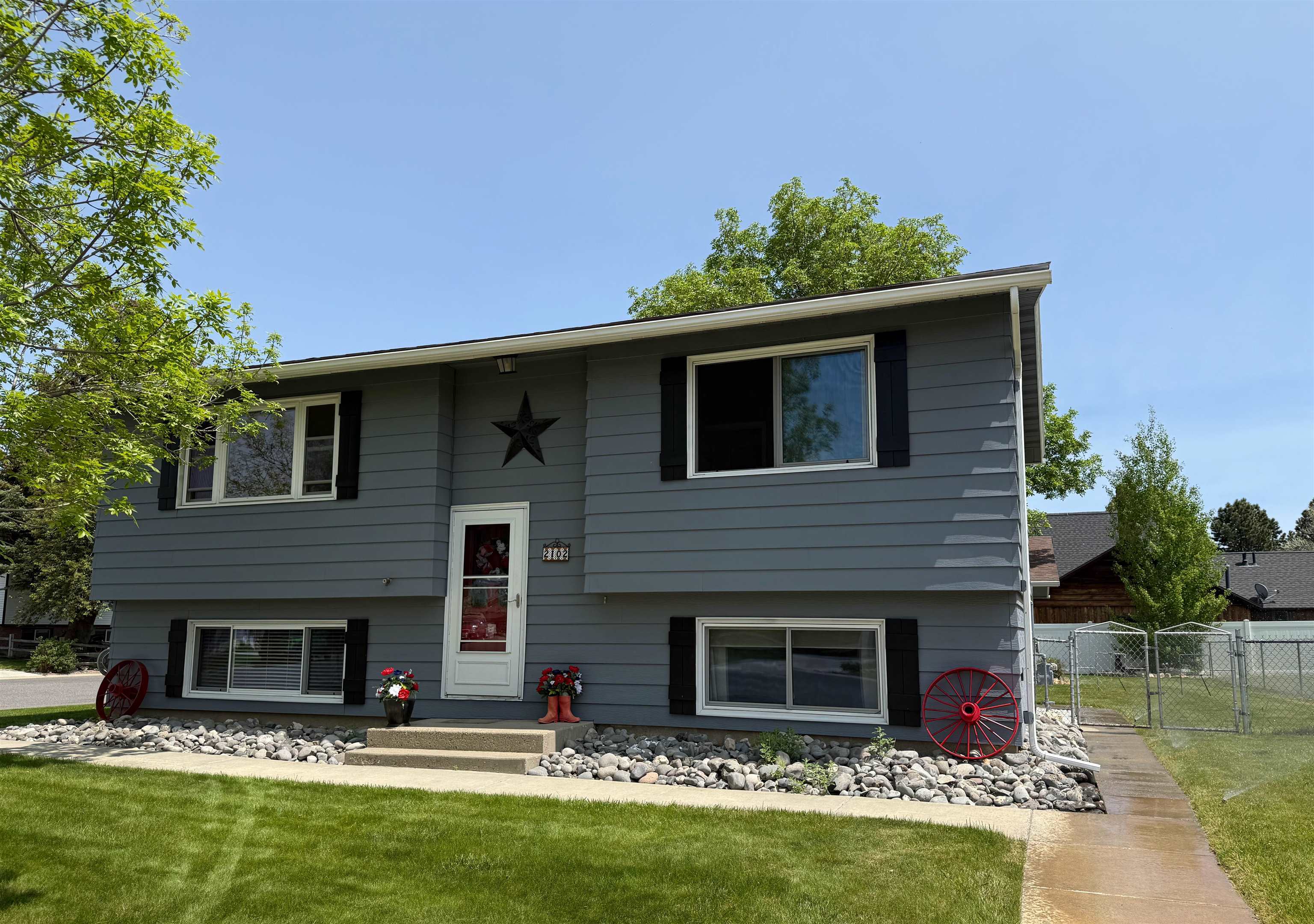 Property Photo: 2102 10th St WY 82414