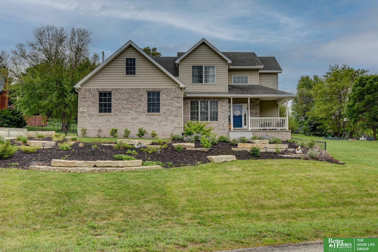 Property Photo: 1123 Beaver Lake Boulevard NE 68048