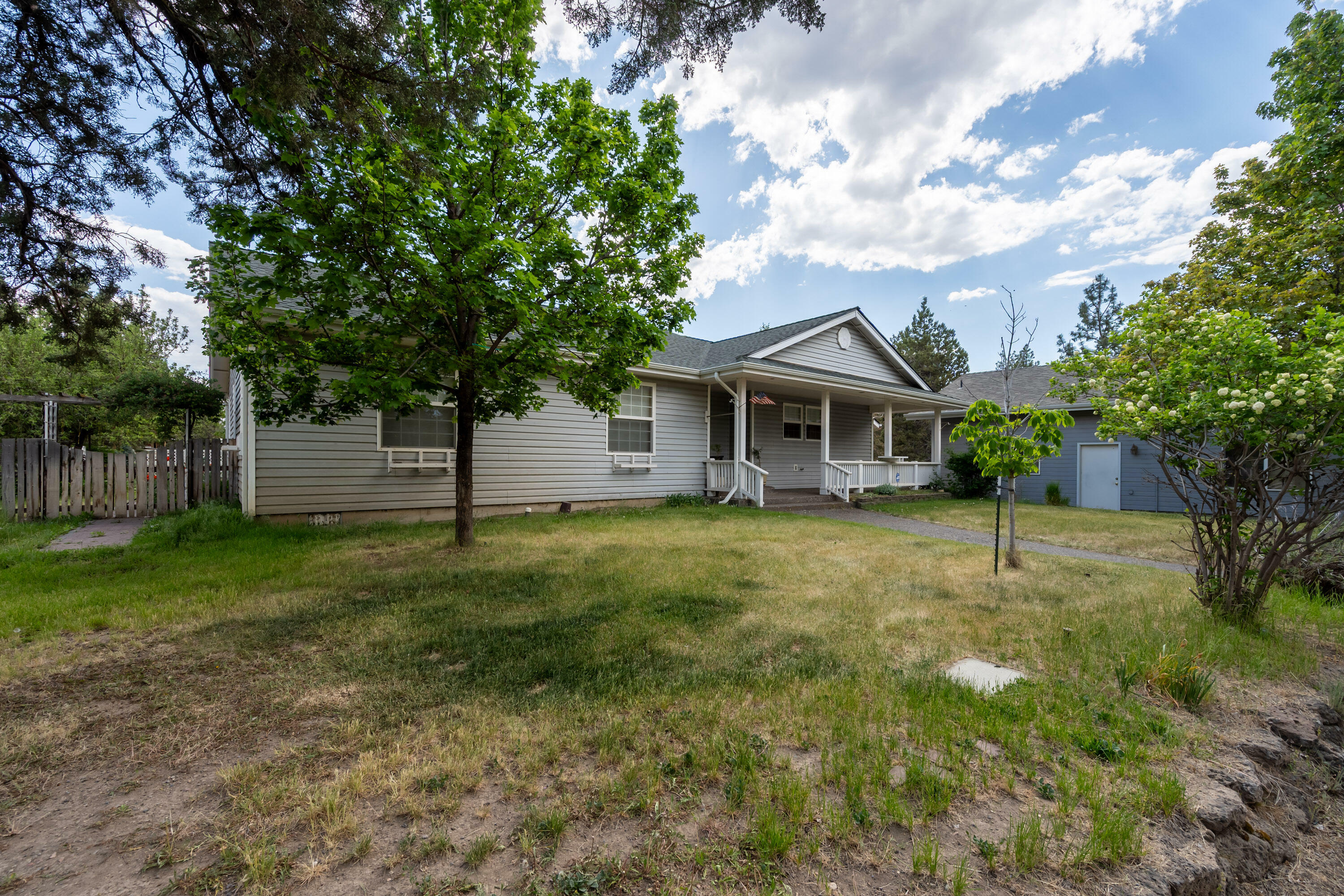 Property Photo: 16683 Bitterbrush Lane OR 97759