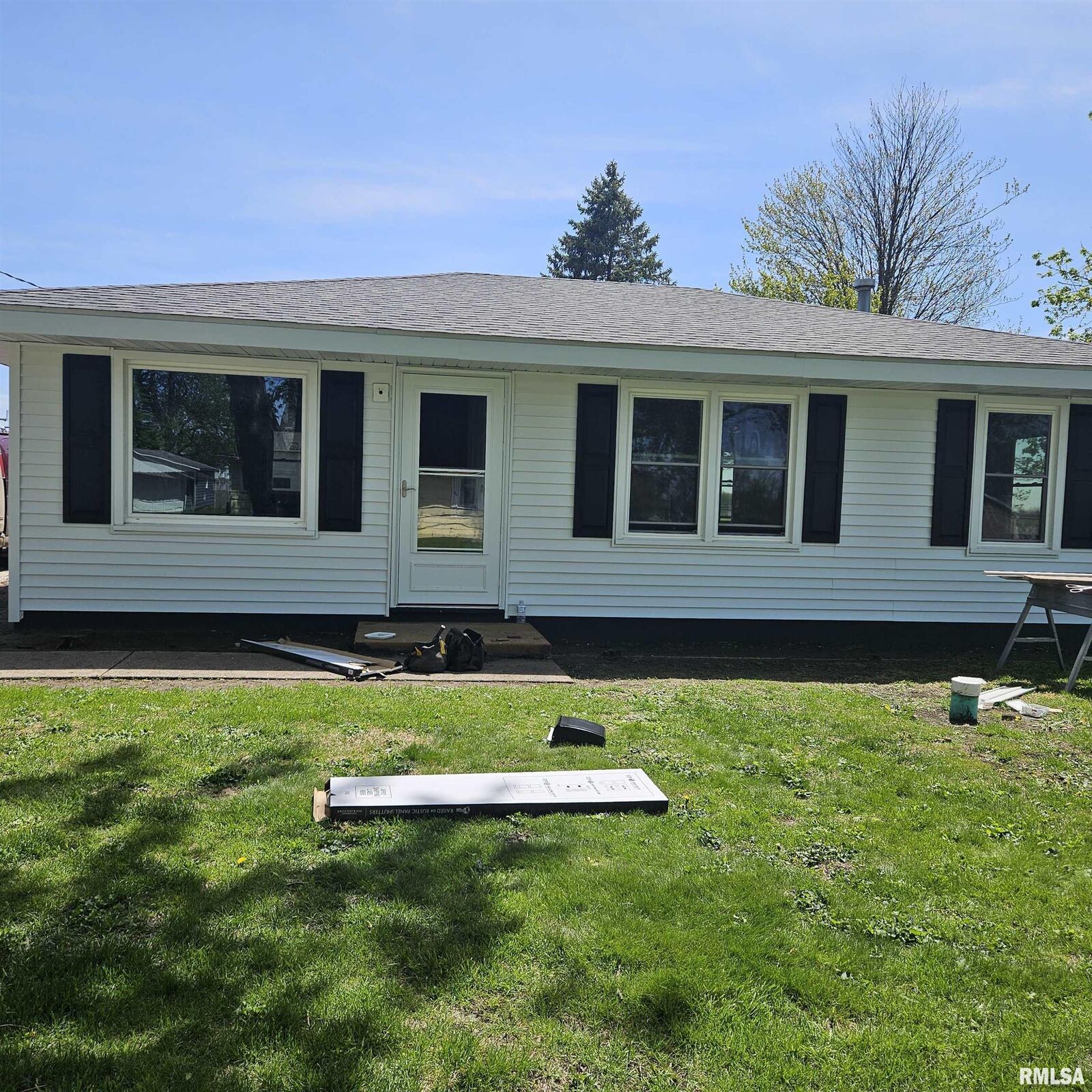 Property Photo:  2022 Newcomer Drive  IL 61401 