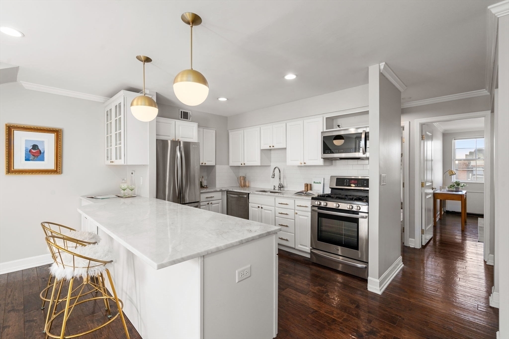 Property Photo: 27 Bowdoin St 5 MA 02114