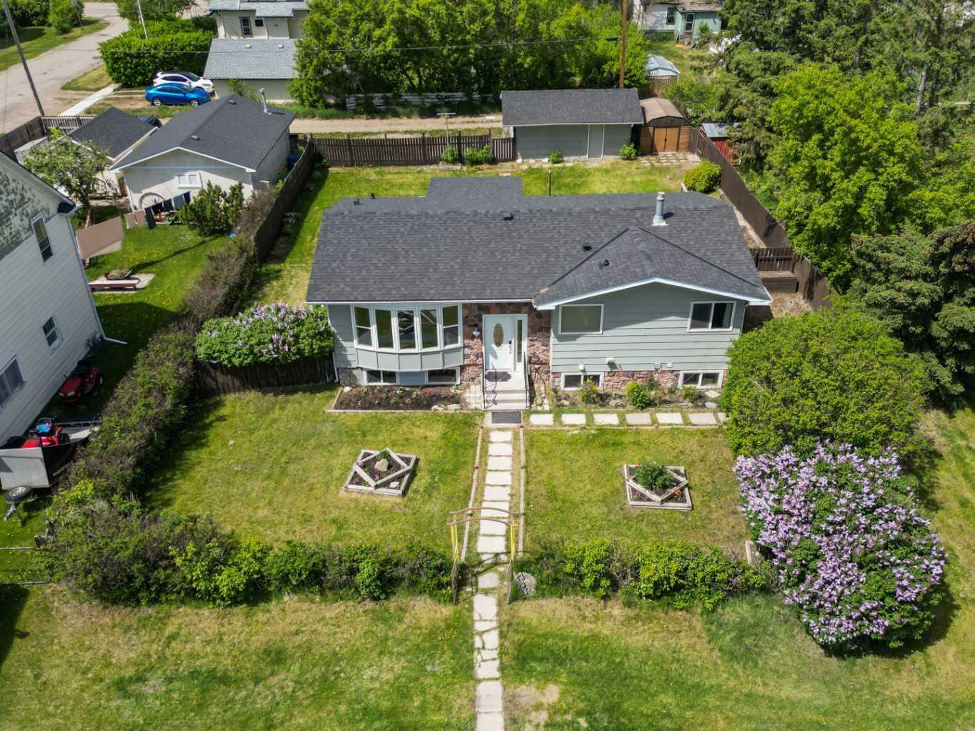 Property Photo: 403 C. Prowse Avenue AB T0J 1N0