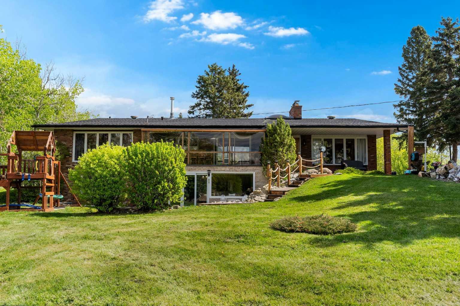 Photo de la propriété: 24157 Meadow Drive AB T3R 1A8