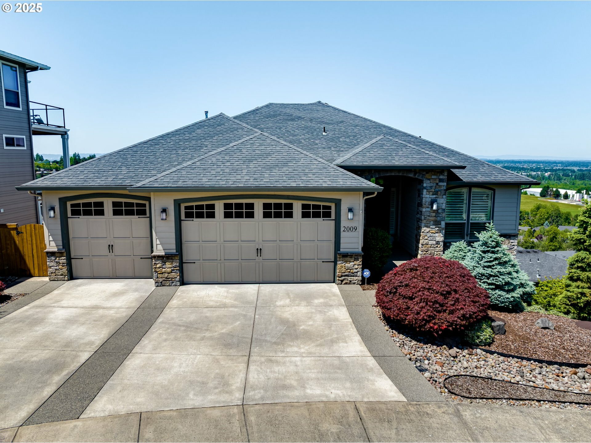 Property Photo: 2009 NW Klickitat St WA 98607