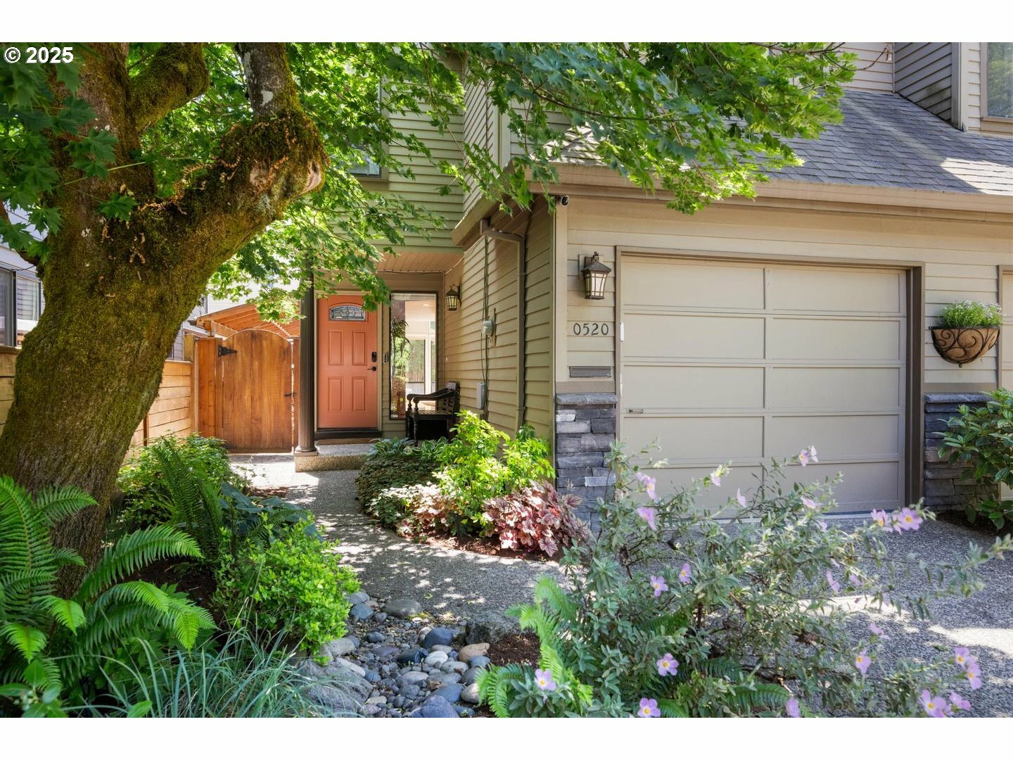 Property Photo: 520 S Florida St OR 97219
