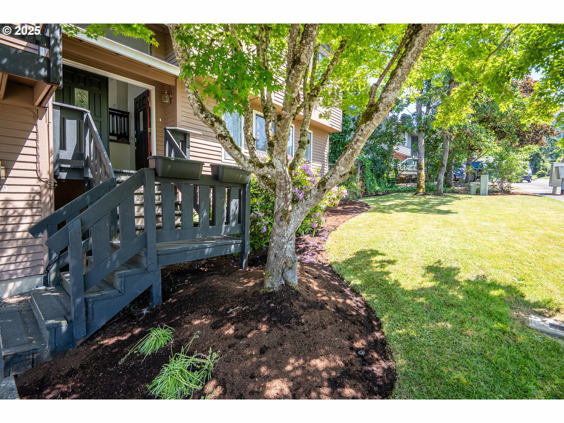 Property Photo:  595 S 68th Pl  OR 97478 