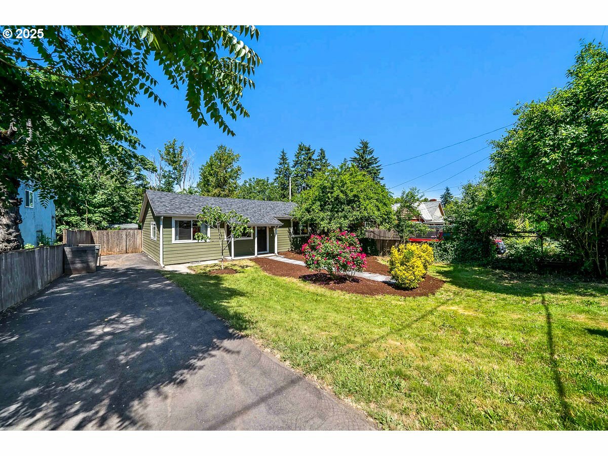 Property Photo: 4339 NE Alberta St OR 97218