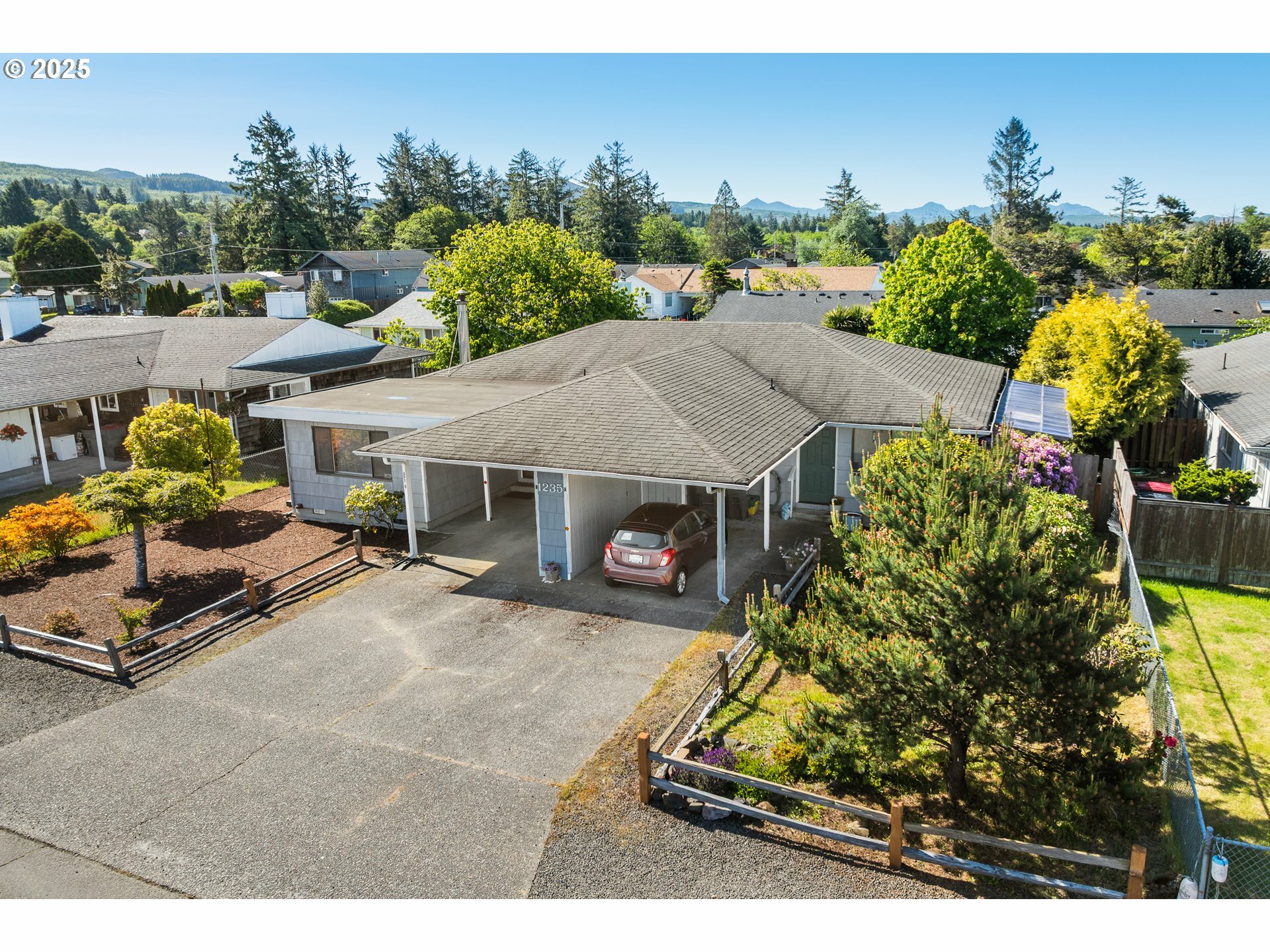 Property Photo: 1235 E Broadway St OR 97138