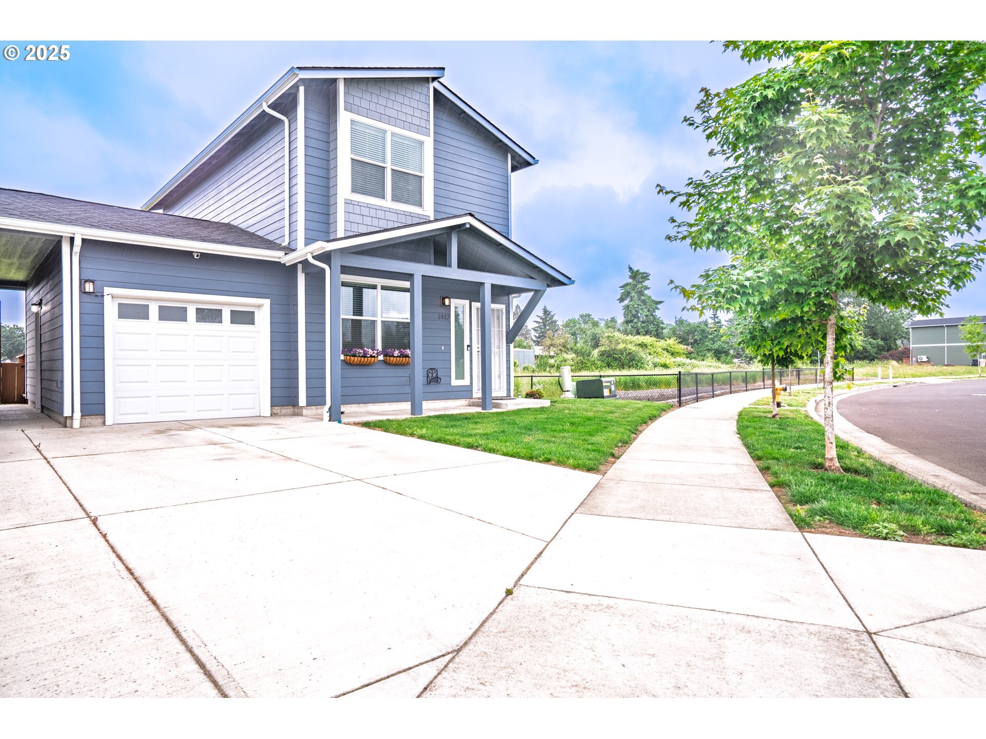 Property Photo: 1937 Stoltz Hill Rd OR 97355
