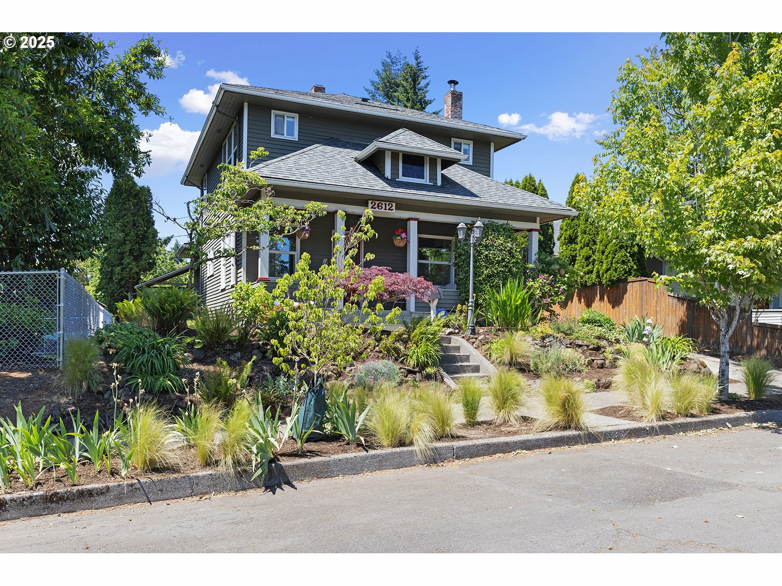 Property Photo: 2612 I St WA 98663
