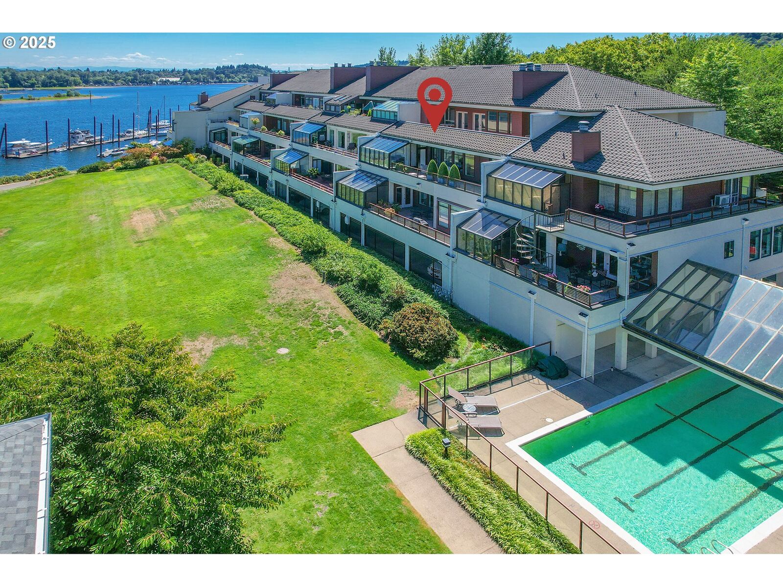 Property Photo: 5250 S Landing Square Dr 13 OR 97239