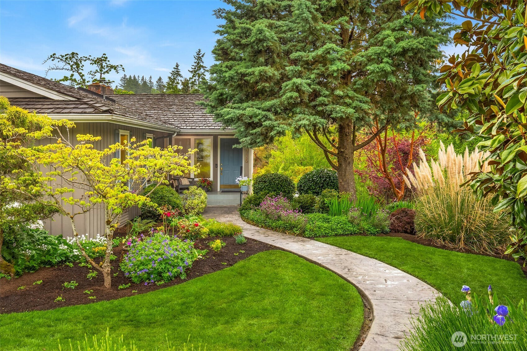 Property Photo:  7915 SE 34th Street  WA 98040 